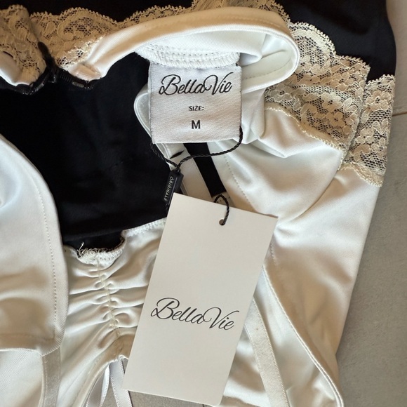 Elegant Black and White Women's Dress - Picture 8 of 8